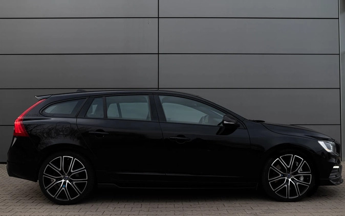 Volvo V60 cena 128000 przebieg: 81000, rok produkcji 2017 z Białystok małe 742